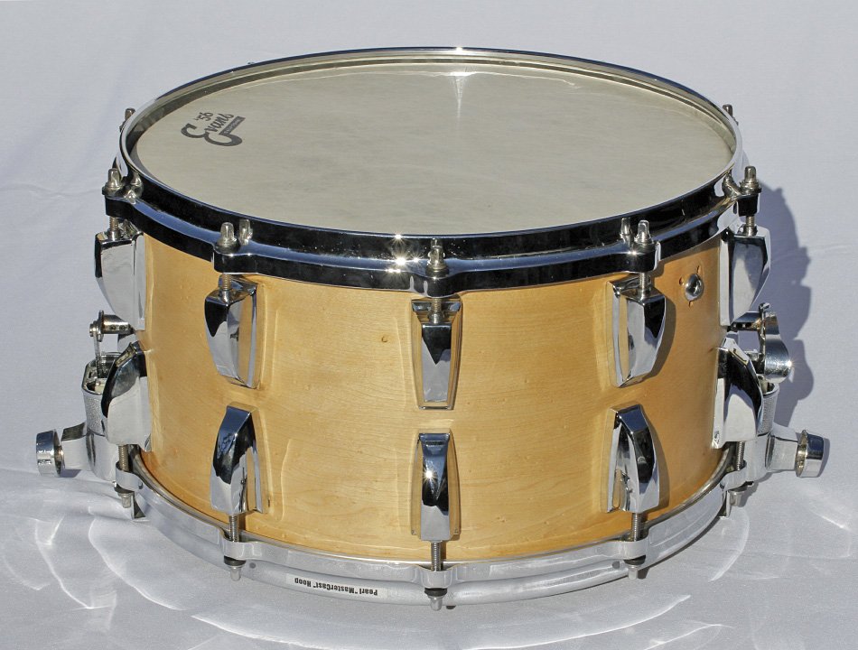 Caja Aria 14" x 8" reacondicionada, con aros Pearl MasterCast