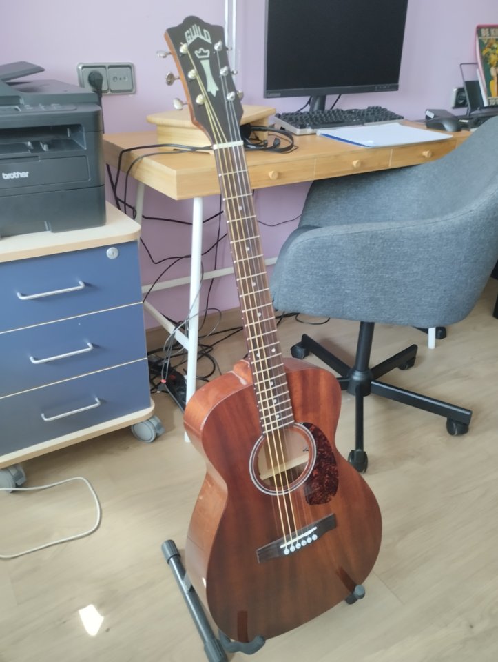 Acústica Guild M-120 con amplificación LR Baggs