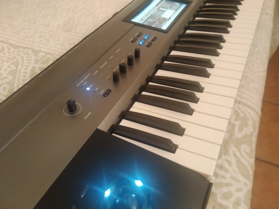 Korg Krome EX 61+Extras de segunda mano · Foto 2 de 8 · Valencia · 500 €