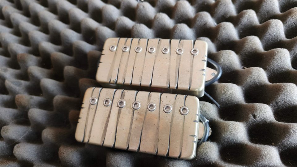 Pastillas Bare Knuckle Holydiver + VHII (7 cuerdas) de segunda mano · Foto 2 de 9 · Bizkaia · 290 €