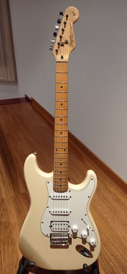 Guitarra eléctrica Squier Stratocaster Corea CN 1995 logo dorado