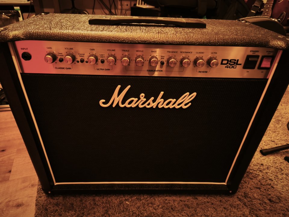 Vendo Marshall DSL 40C  (impecable)