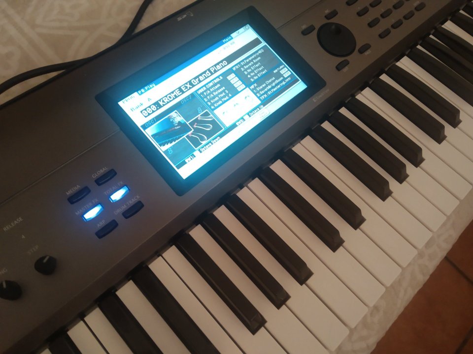 Korg Krome EX 61+Extras de segunda mano · Foto 3 de 8 · Valencia · 500 €