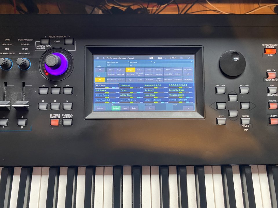 Yamaha MODX8 + Funda Rígida con Ruedas de segunda mano · Foto 3 de 3 · Madrid · 1000 €