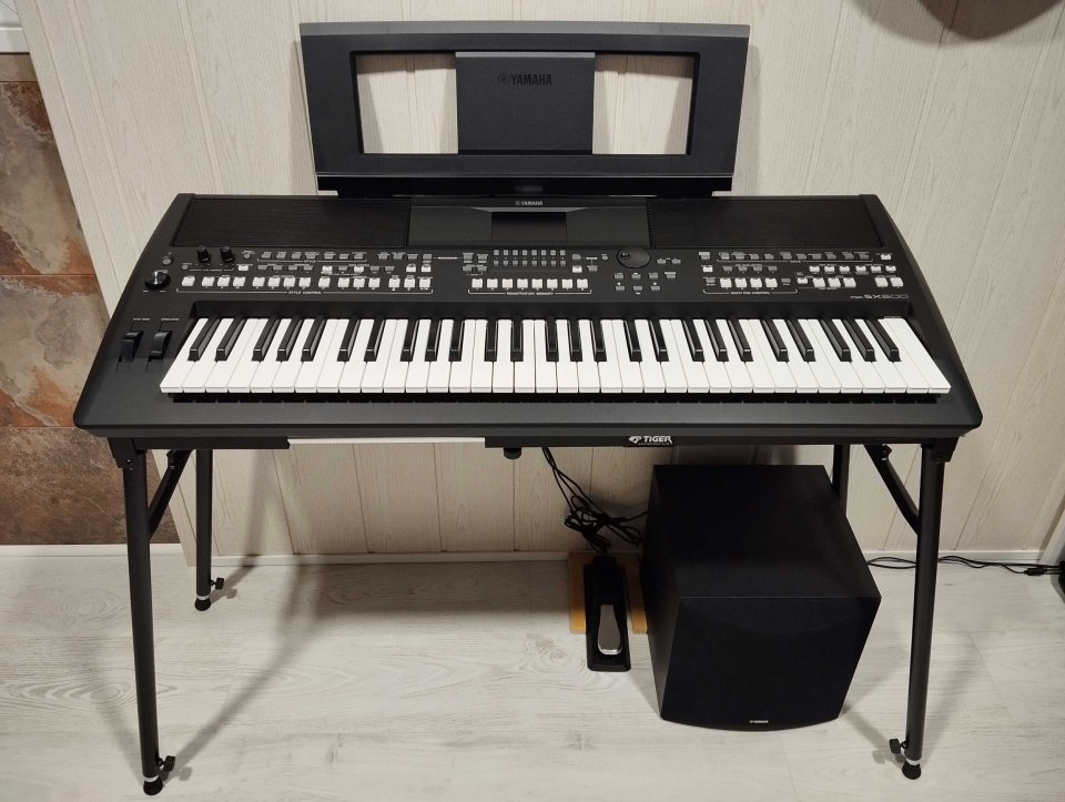 Yamaha PSR-SX600 + Yamaha KS-SW100