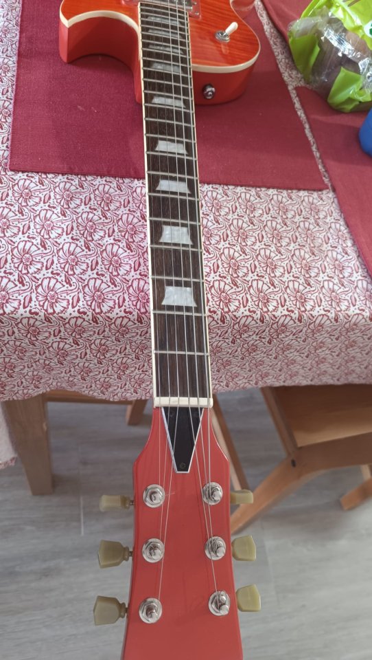 Vendo Expectacular Guitar de Luthier Tipo Gibson de Semicaja de segunda mano · Foto 5 de 10 · Castellón · 795 €