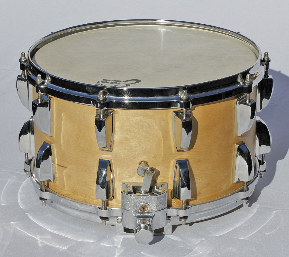 Caja Aria 14" x 8" reacondicionada, con aros Pearl MasterCast