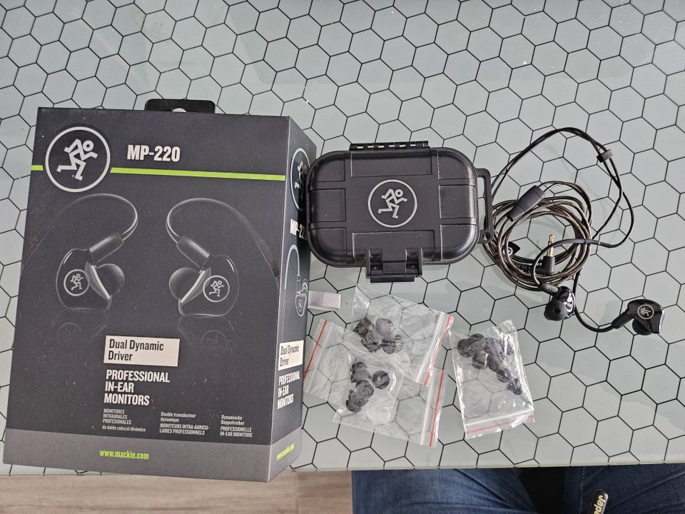 In-Ear Mackie MP-220