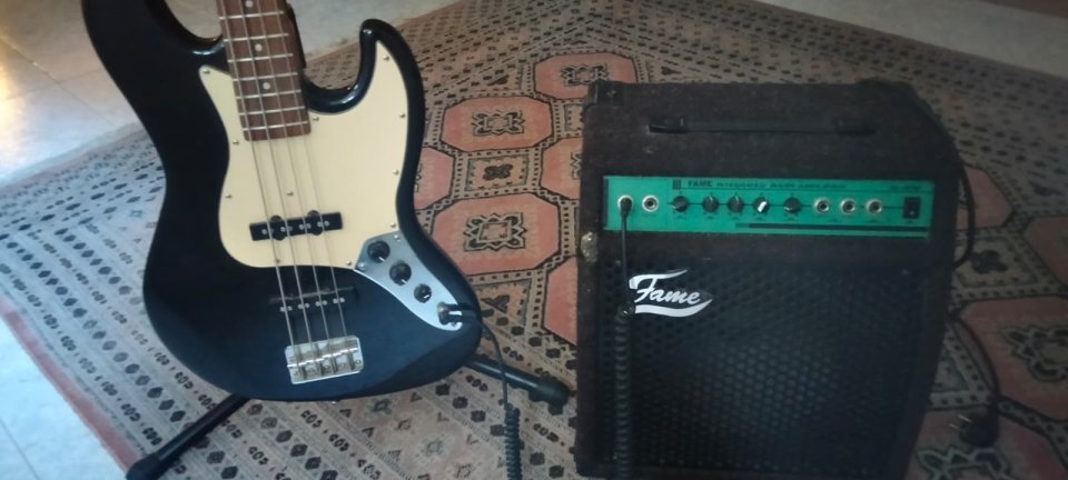 Conjunto Bajo y Ampli de segunda mano · Foto 1 de 7 · Madrid · 120 €