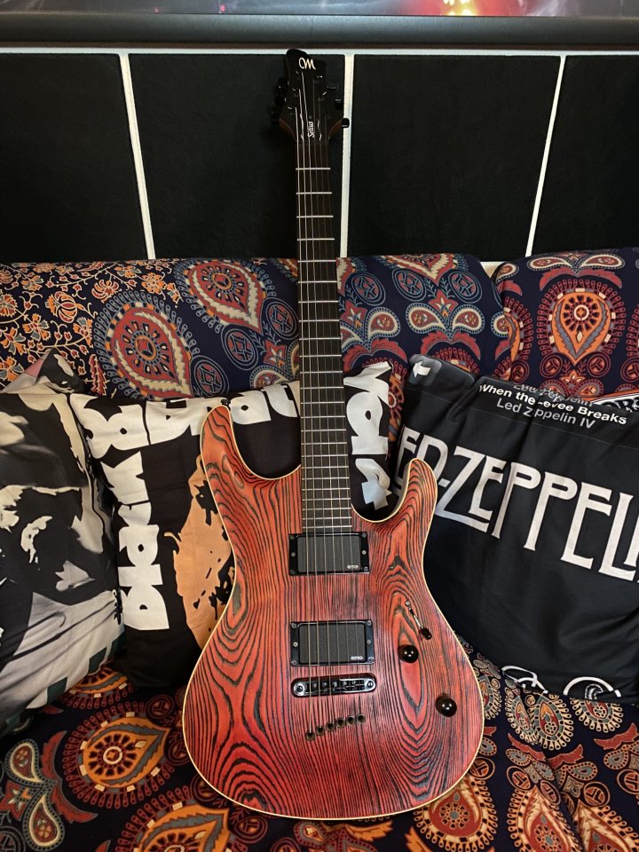 Mayones Setius Gothic 6 + Estuche de segunda mano · Foto 2 de 6 · Madrid · 1850 €