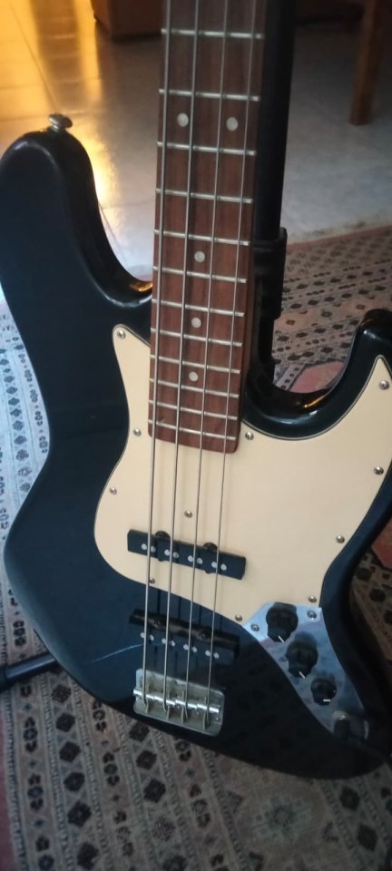 Conjunto Bajo y Ampli de segunda mano · Foto 2 de 7 · Madrid · 120 €