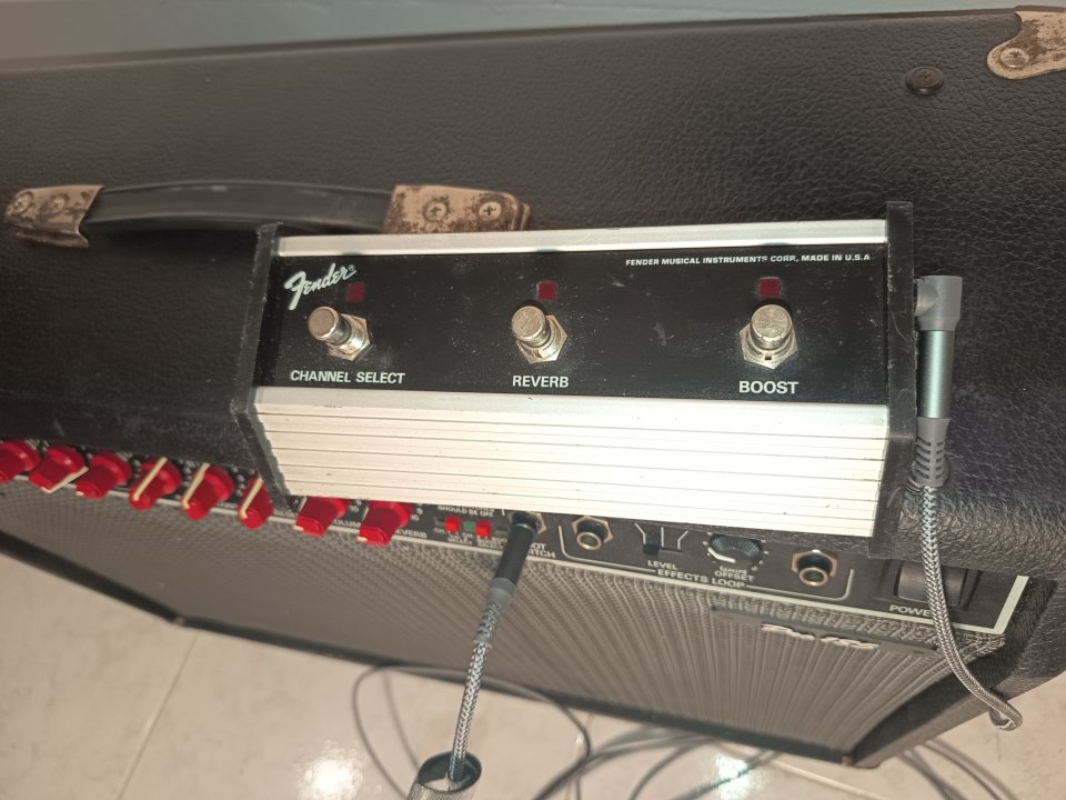 Amplificador Fender pro 185 de segunda mano · Foto 6 de 6 · Valencia · 250 €