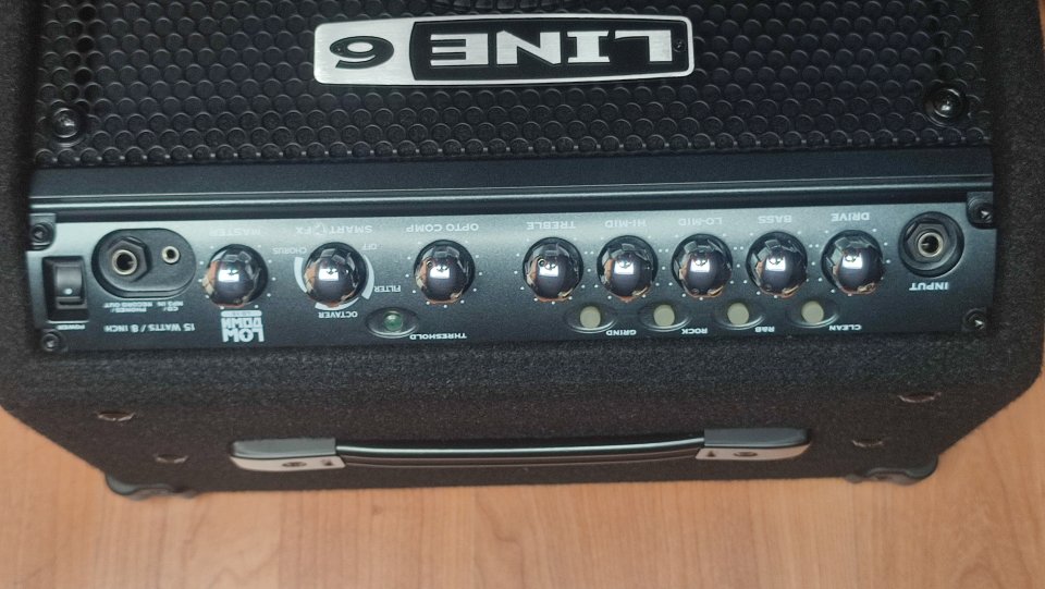 Ampli de Bajo Line6 de segunda mano · Foto 4 de 5 · Madrid · 180 €
