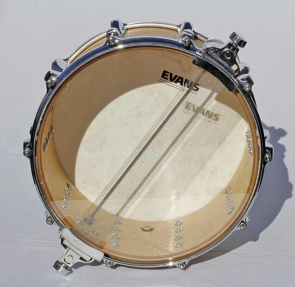 Caja Aria 14" x 8" reacondicionada, con aros Pearl MasterCast