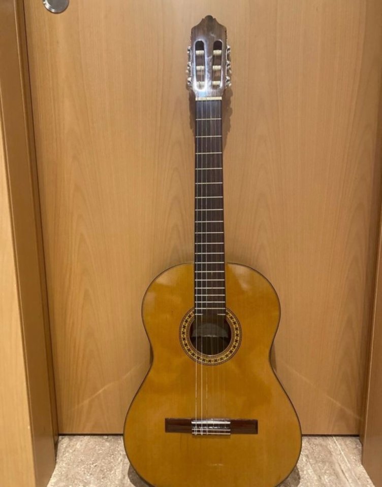 Guitarra Azahar Nogal 107 de segunda mano · Foto 1 de 6 · Barcelona · 180 €