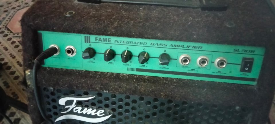 Conjunto Bajo y Ampli de segunda mano · Foto 4 de 7 · Madrid · 120 €