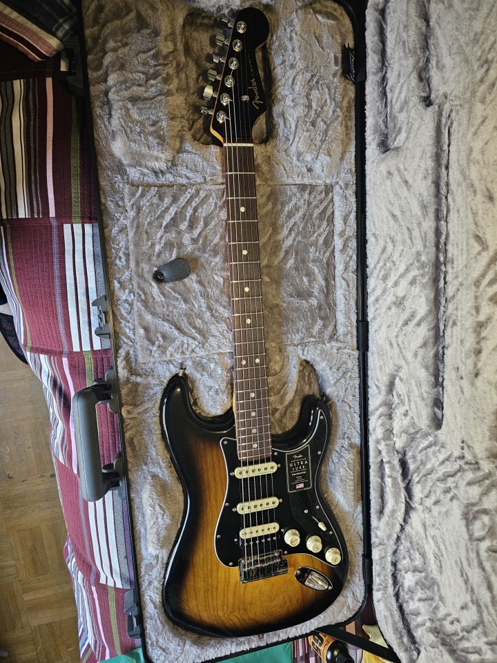 Fender American Ultra Luxe Stratocaster RW 2-Color Sunburst