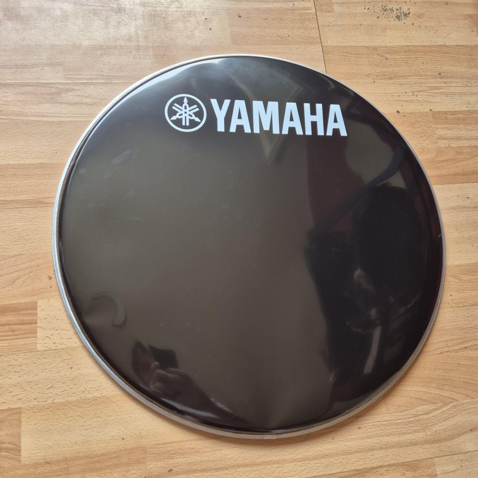 Parche bombo YAMAHA 22" de segunda mano · Cantabria · 45 €