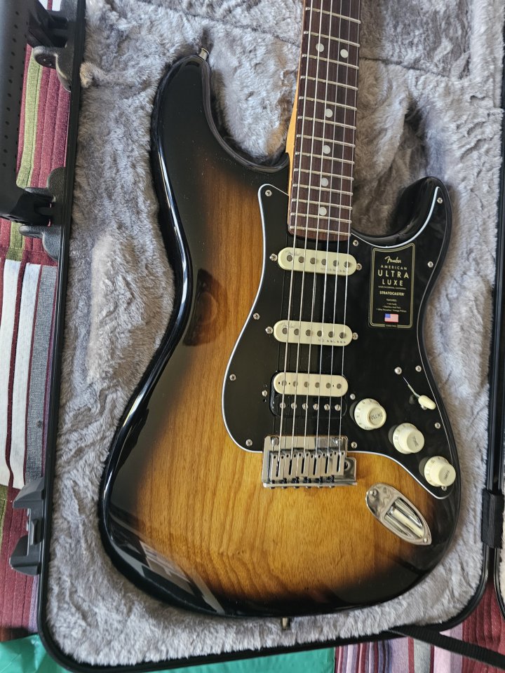 Fender American Ultra Luxe Stratocaster RW 2-Color Sunburst