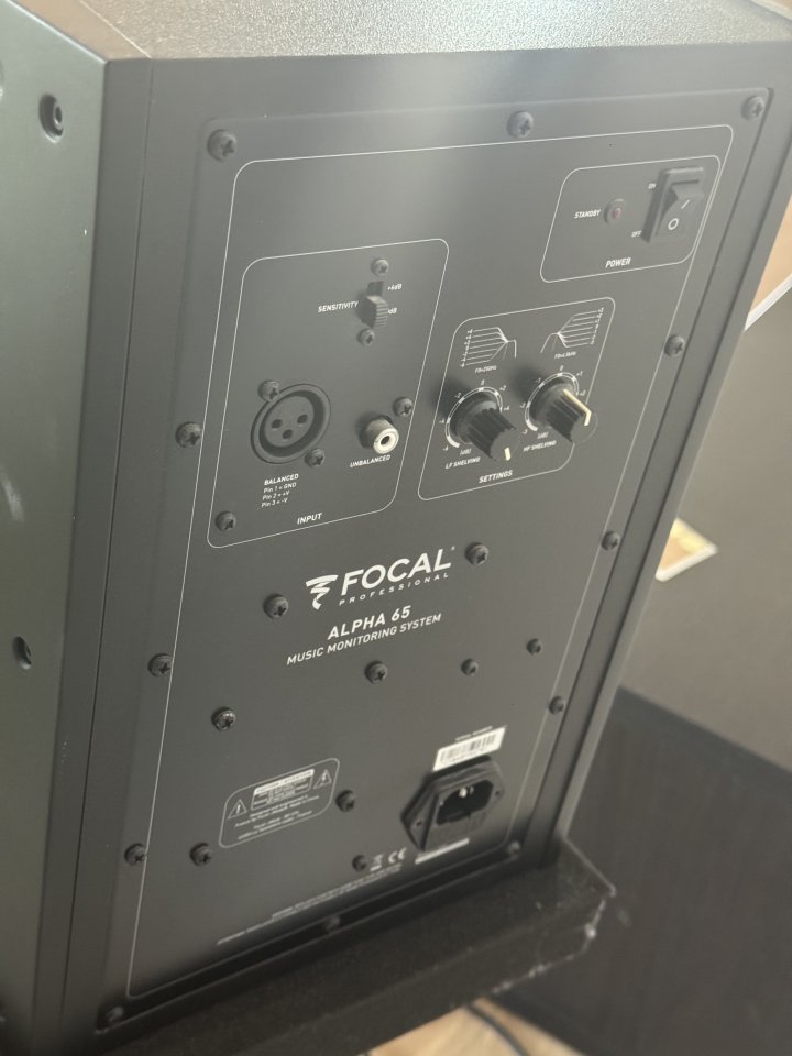 Pareja Focal Alpha 65 – Monitores estudio activos de segunda mano · Foto 4 de 4 · Madrid · 360 €