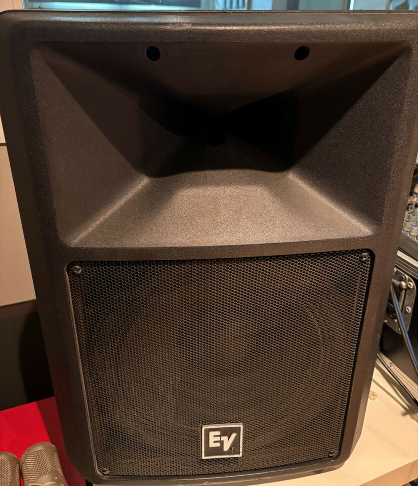 Equipo PA profesional para directo.