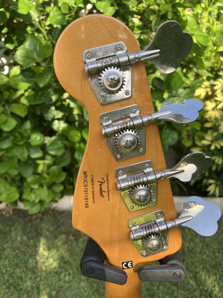 Squier Jazz Bass CV 70 modified