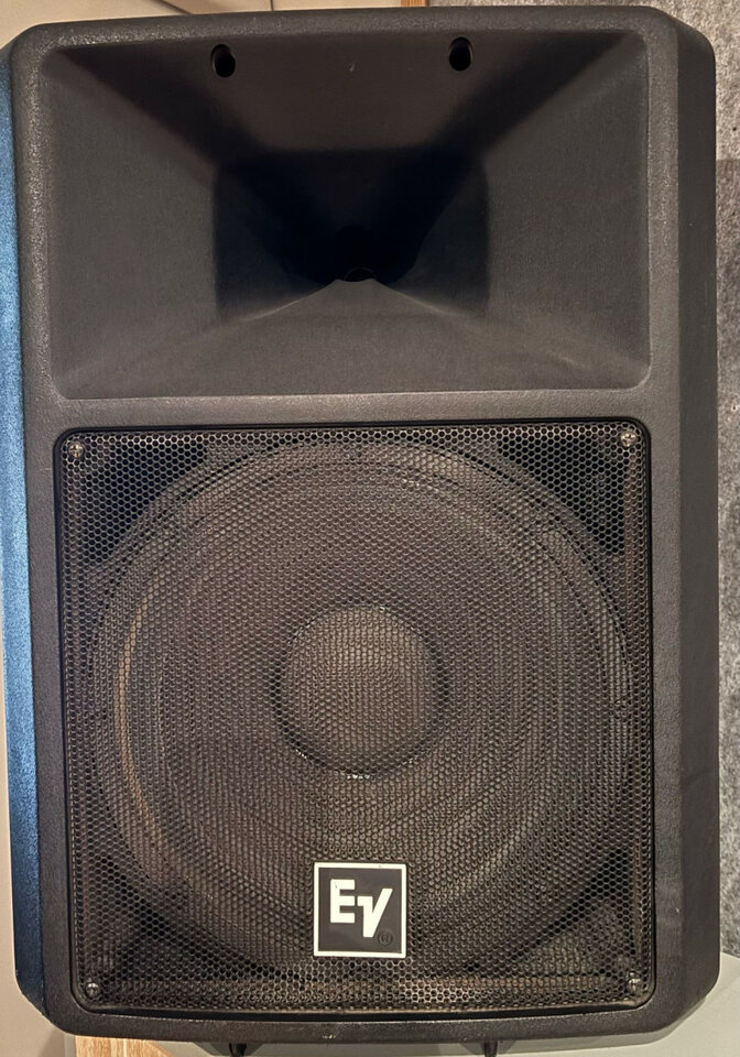 Equipo PA profesional para directo.