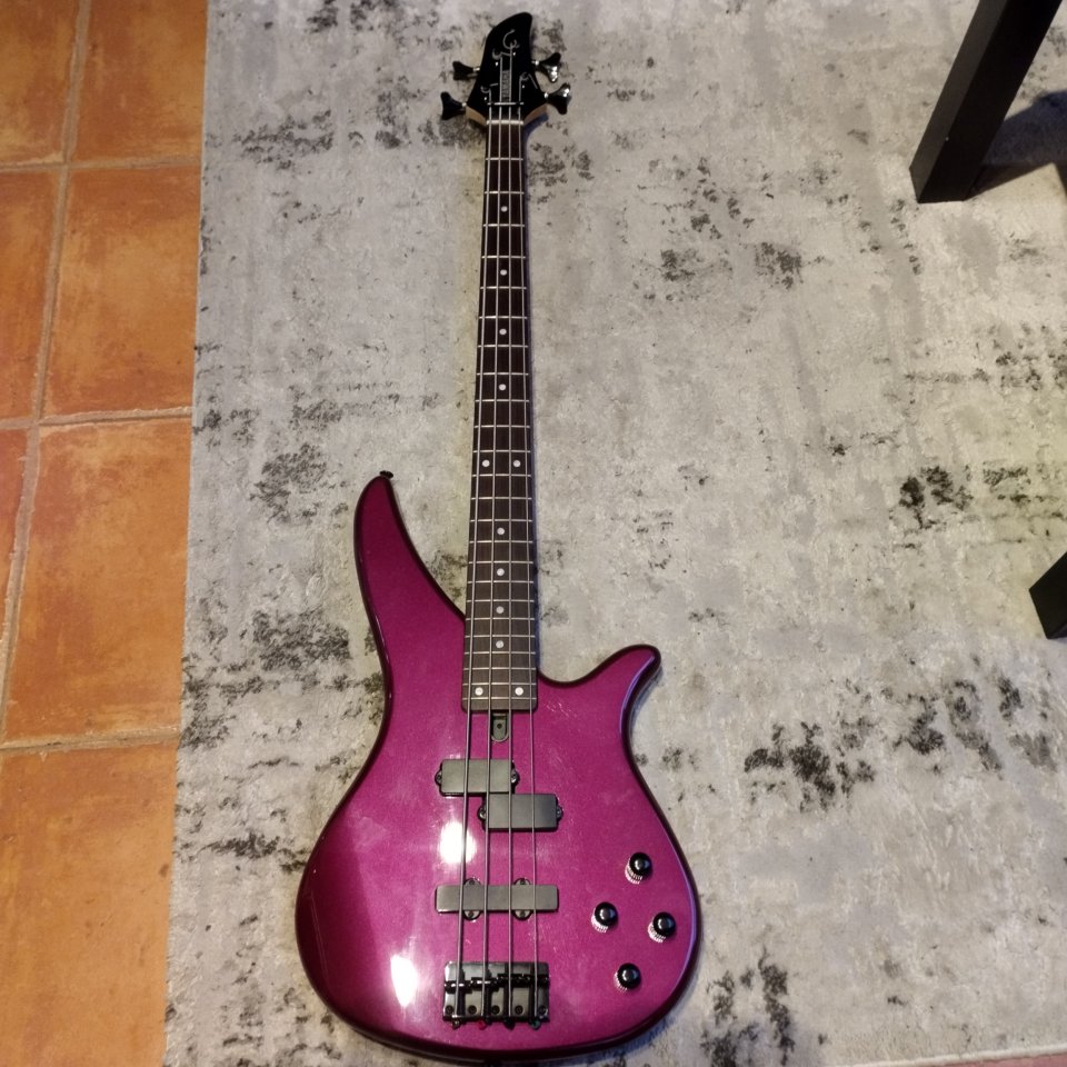 Bajo Yamaha RBX 0A circuito Activo