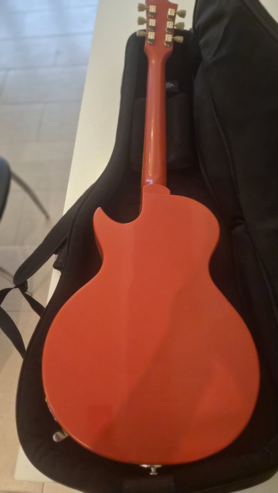 Vendo Expectacular Guitar de Luthier Tipo Gibson de Semicaja de segunda mano · Foto 8 de 10 · Castellón · 795 €