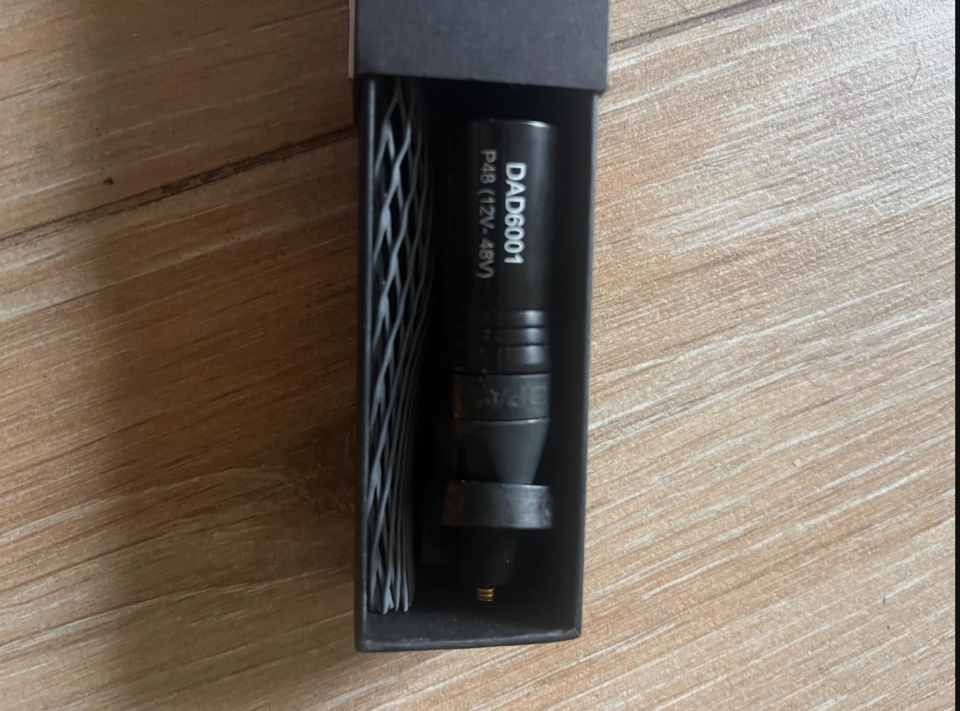 DPA 4060 beige + adaptador XLR — comprado 2025, usado una vez de segunda mano · Foto 3 de 3 · Madrid · 300 €