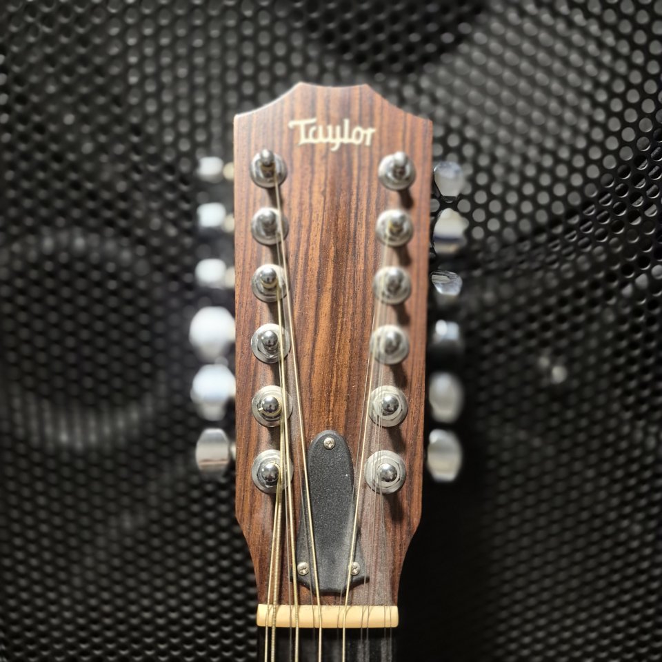 Taylor de 12 cuerdas