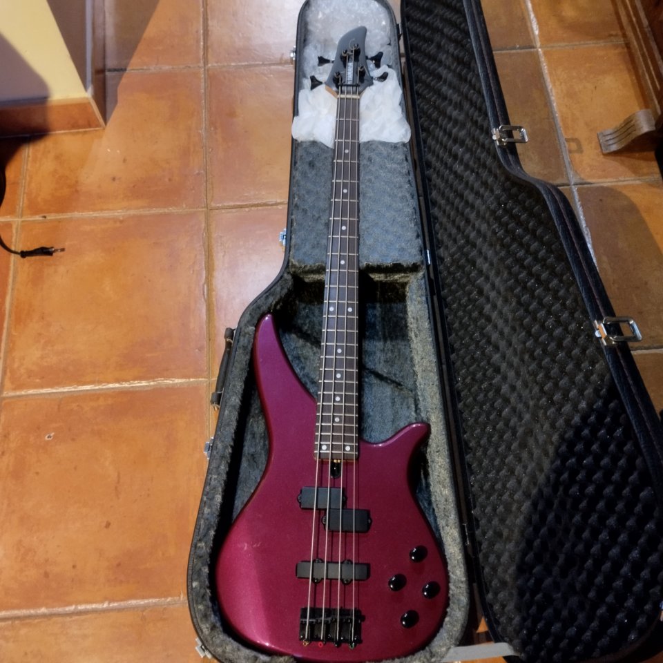 Bajo Yamaha RBX 0A circuito Activo