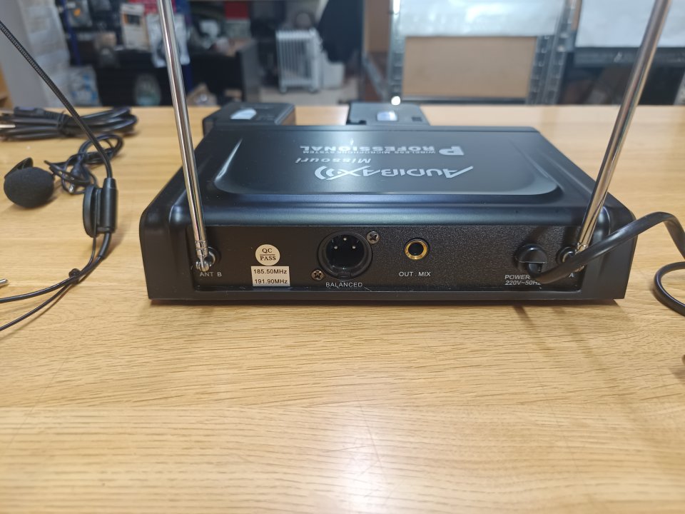 Audibax MISSOURI 2500 Micrófono inalambrico Profesional Doble Lavalier / Madona Frec. B