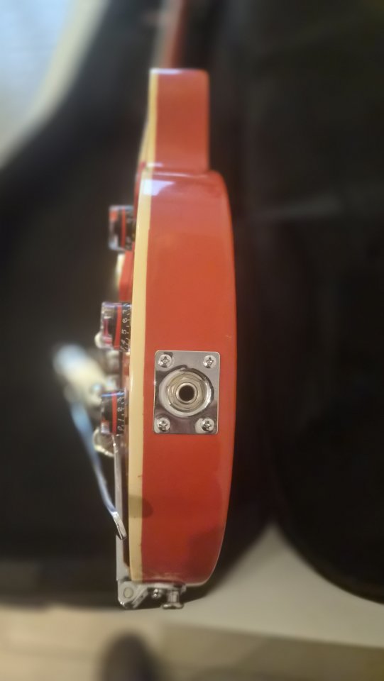 Vendo Expectacular Guitar de Luthier Tipo Gibson de Semicaja de segunda mano · Foto 9 de 10 · Castellón · 795 €