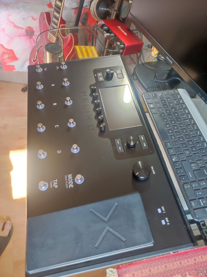 Line6 Helix LT + Mochila de transporte de segunda mano · Foto 5 de 6 · Barcelona · 600 €