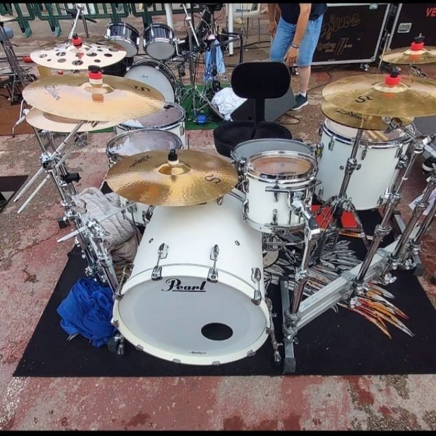 Batería Pearl Másters Maple Reserve en blanco mate.