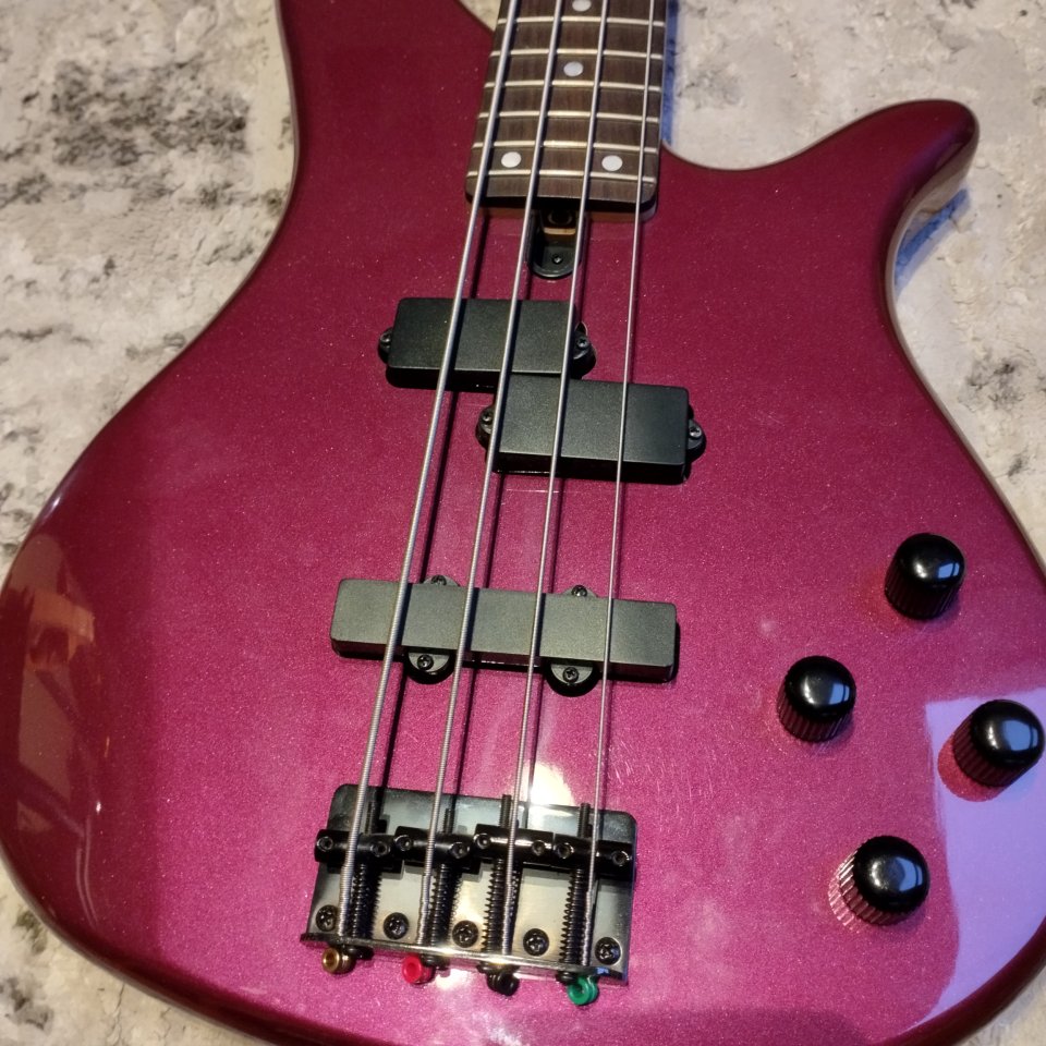 Bajo Yamaha RBX 0A circuito Activo