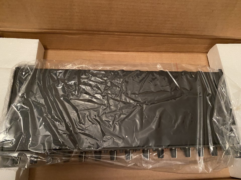 Se vende dbx 166XL Compressor / Limiter / Gate de segunda mano · Foto 3 de 10 · Madrid · 115 €