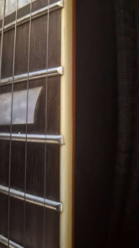 Vendo Expectacular Guitar de Luthier Tipo Gibson de Semicaja de segunda mano · Foto 10 de 10 · Castellón · 795 €