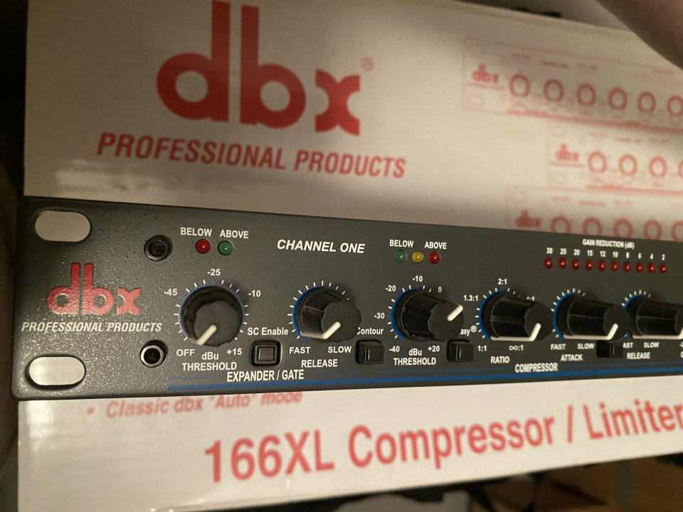 Se vende dbx 166XL Compressor / Limiter / Gate de segunda mano · Foto 4 de 10 · Madrid · 115 €