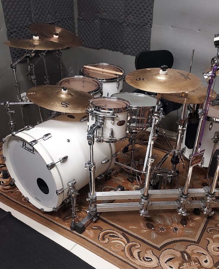 Batería Pearl Másters Maple Reserve en blanco mate.