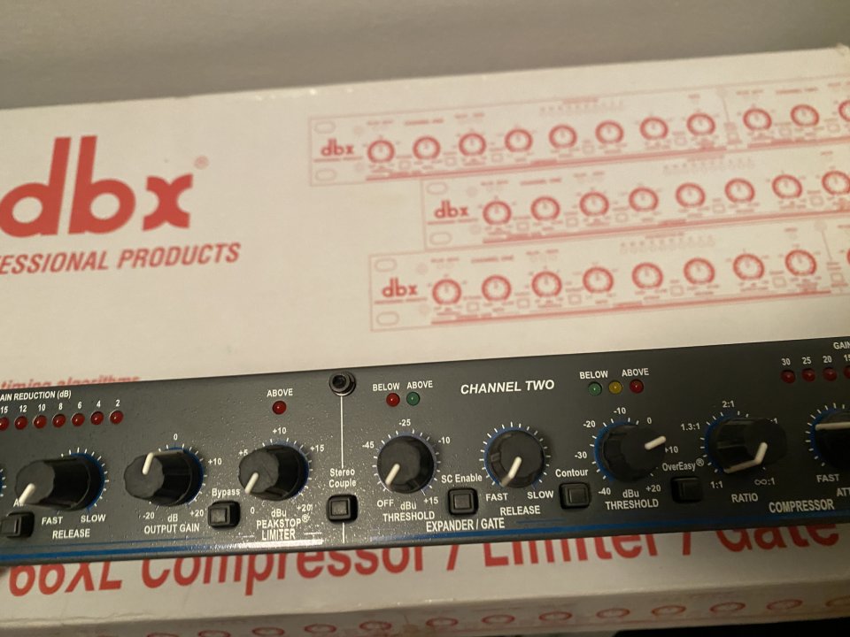 Se vende dbx 166XL Compressor / Limiter / Gate de segunda mano · Foto 5 de 10 · Madrid · 115 €