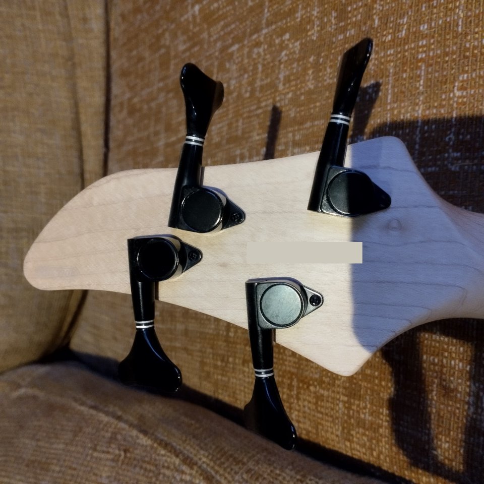 Bajo Yamaha RBX 0A circuito Activo