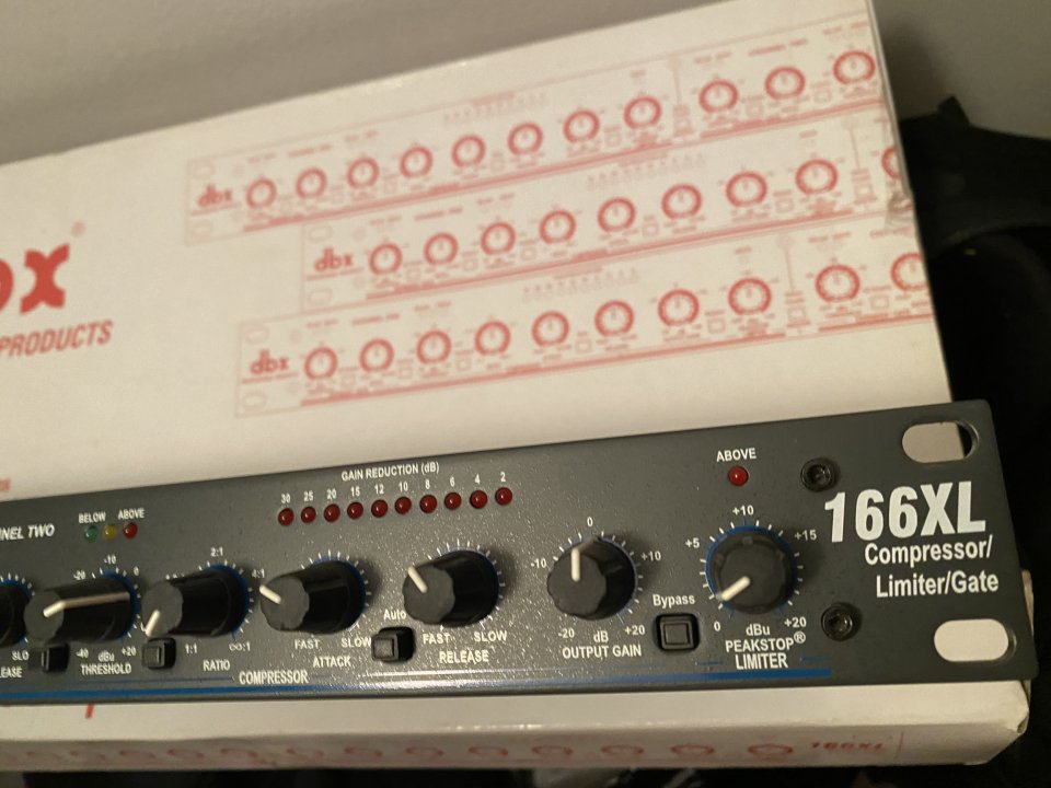 Se vende dbx 166XL Compressor / Limiter / Gate de segunda mano · Foto 6 de 10 · Madrid · 115 €