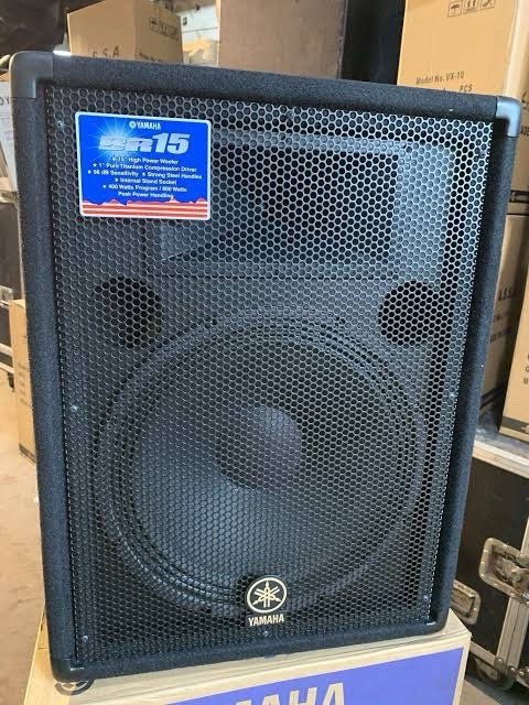 Par de Altavoces Pasivos Yamaha BR15 de segunda mano · Foto 1 de 2 · Madrid · 700 €