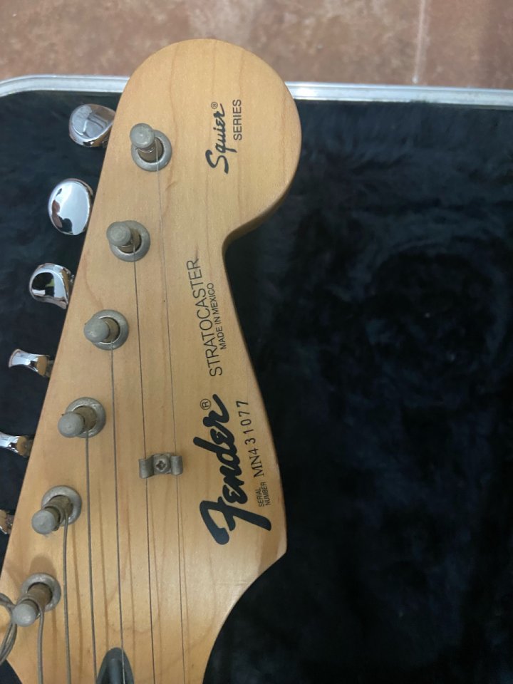 Fender Stratocaster Squier México 1994 y Estuche USA