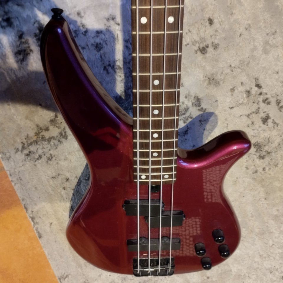 Bajo Yamaha RBX 0A circuito Activo