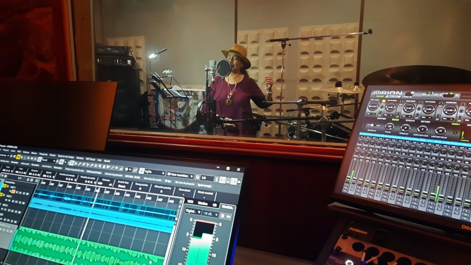 Sesión de Estudio Gratis: Busco Artistas y Bandas para Grabación en Madrid.