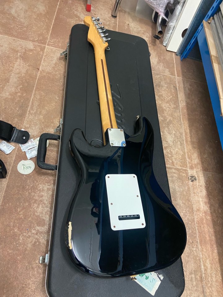 Fender Stratocaster Squier México 1994 y Estuche USA