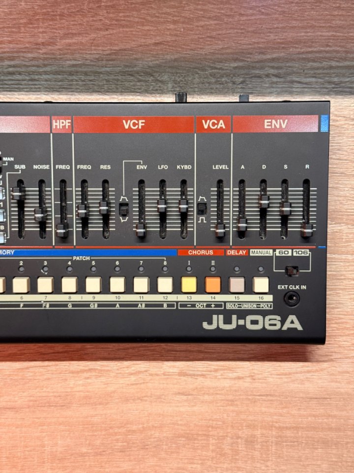 Roland JU-06A